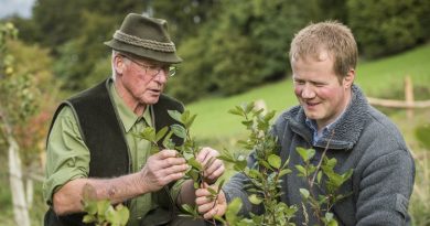 Alnatura Bio-Bauern-Initiative - Aronia-Anbau Theo Müller