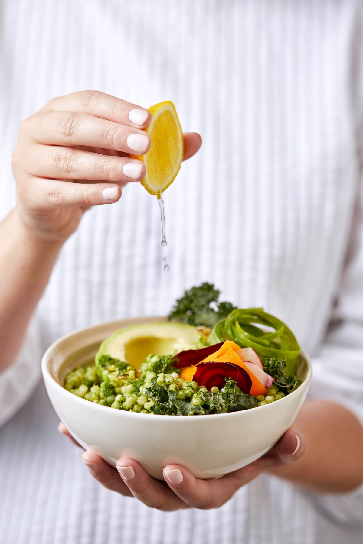 Grüne Bowls mit Couscous mit selbstgemachtem Dukkah und Avocado Tutti i sensi