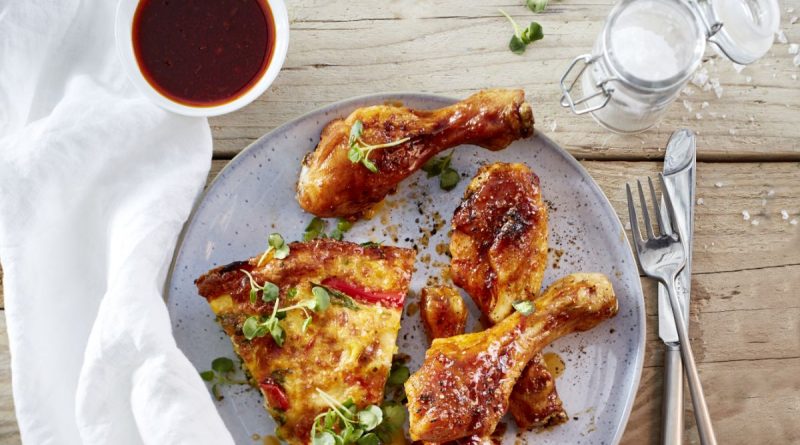 Chicken Drumsticks mit bunter Frittata - Foto: Deutsche Geflügelwirtschaft