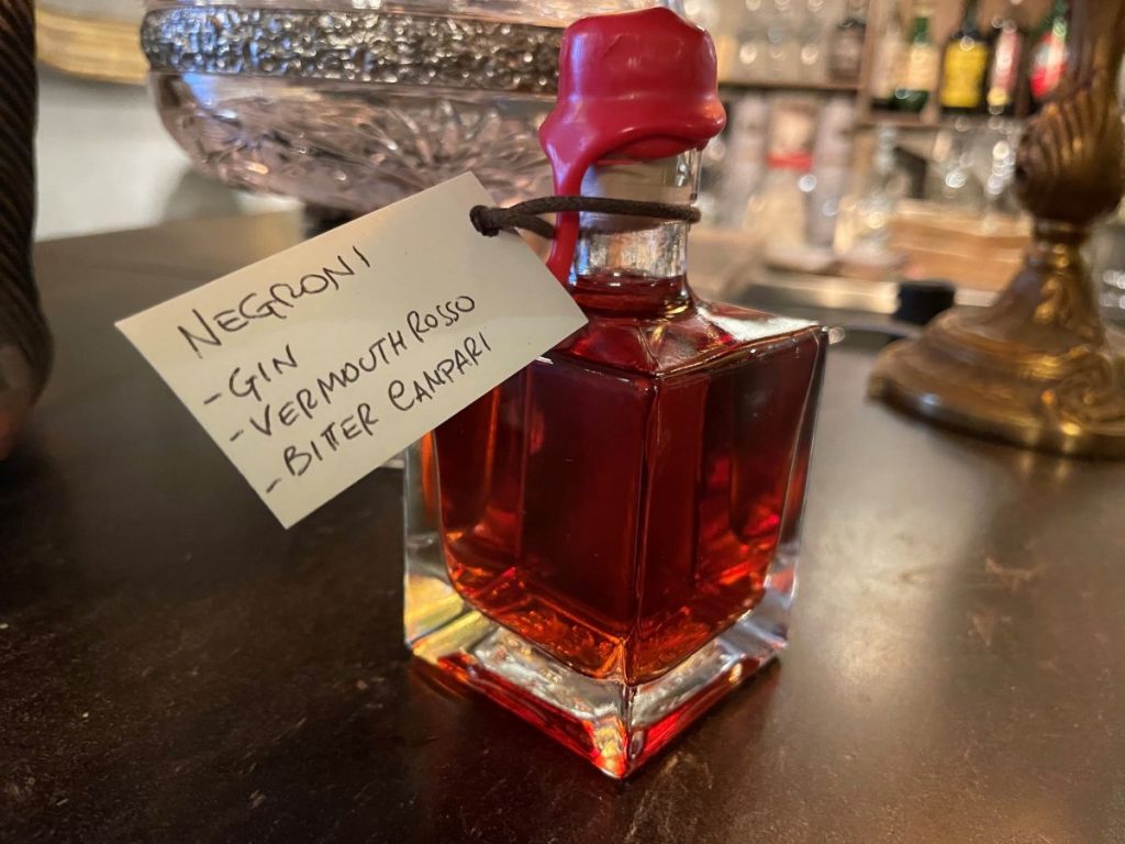 Cocktail für zu Hause "Negroni" -  Foto Paragon 700 Hotel & Spa