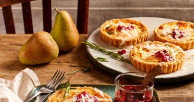 Rezept-Idee von COMTÉ - Birnen-Käse_Tartelletes mit Preiselbeeren und COMTÉ- Foto: COMTÉ