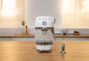 Smeg bringt Cold Brew in Rekordzeit – stilvoller Kaffeegenuss auf Knopfdruck
