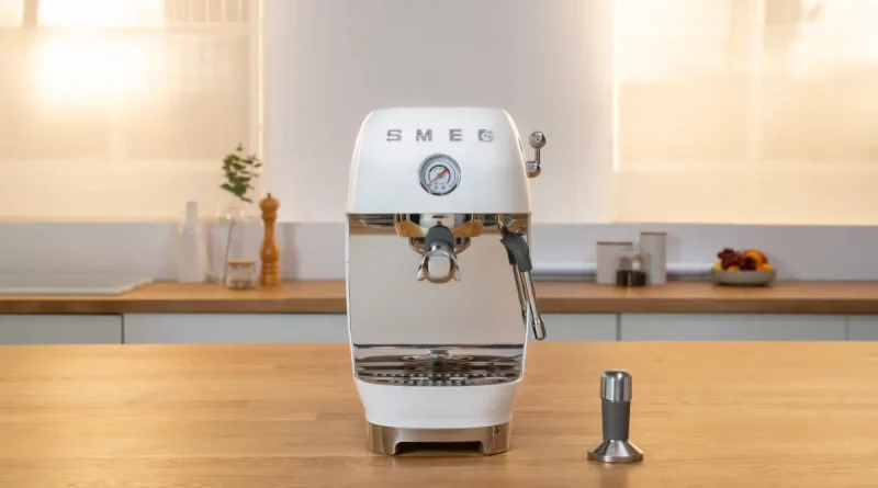 Smeg bringt Cold Brew in Rekordzeit – stilvoller Kaffeegenuss auf Knopfdruck