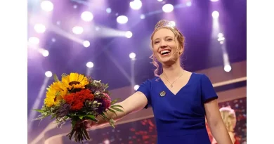 Anna Zenz neue Deutsche Weinkönigin – Majestäten-Trio komplett