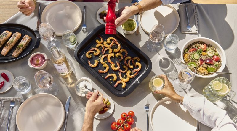 Vielseitig grillen und stilvoll servieren: Die Grill-to-Table-Kollektion von Peugeot