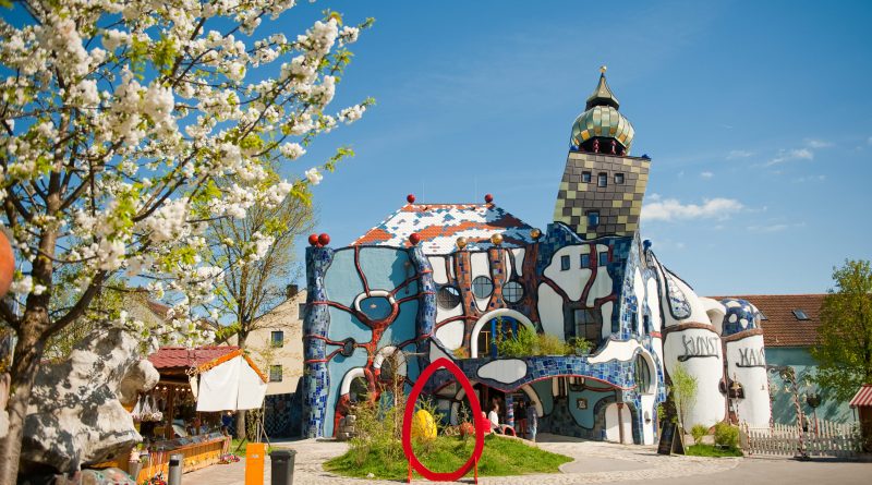 Ostern unter der Goldkuppel: Bayerns wohl buntester Ostermarkt in Abensberg