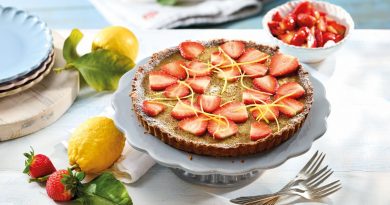 Erdbeerzeit zum Muttertag: Zitronen-Tarte mit frischen Erdbeeren und Grafschafter Goldsaft