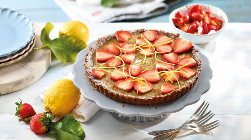 Erdbeerzeit zum Muttertag: Zitronen-Tarte mit frischen Erdbeeren und Grafschafter Goldsaft