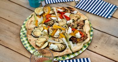 Knusprige Grillpizza aus Emmerteig