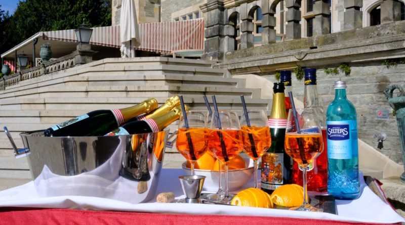 Sommergenuss mit Skyline-Blick: Das Schlosshotel Kronberg lädt zu stilvollen Outdoor-Erlebnissen ein
