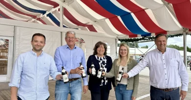Abensberger Festtradition neu belebt: Holledauer Festhalle feiert Premiere auf dem Gillamoos