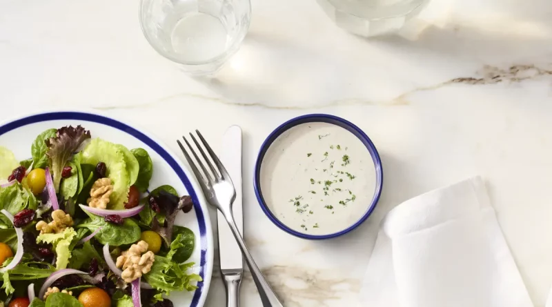 Kalifornische Walnüsse bringen den US-Klassiker Ranch Dressing in einer neuen Variante auf den Teller